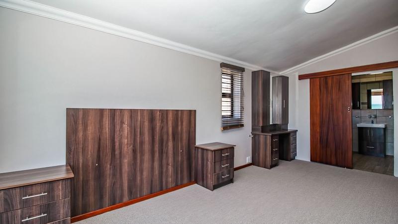 5 Bedroom Property for Sale in Jongensfontein Western Cape